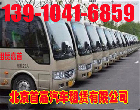 北京班车租赁公司对比轮胎和备胎的新旧磨损程度